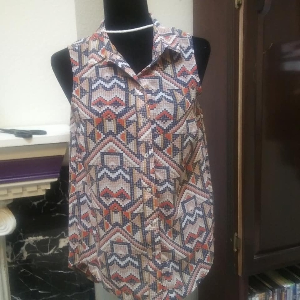 H & M women's Aztec tiled BLouse Button up Size 4